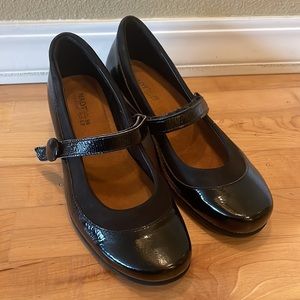 Naot Black Patent Mary Jane Size 38 (7.5 US)